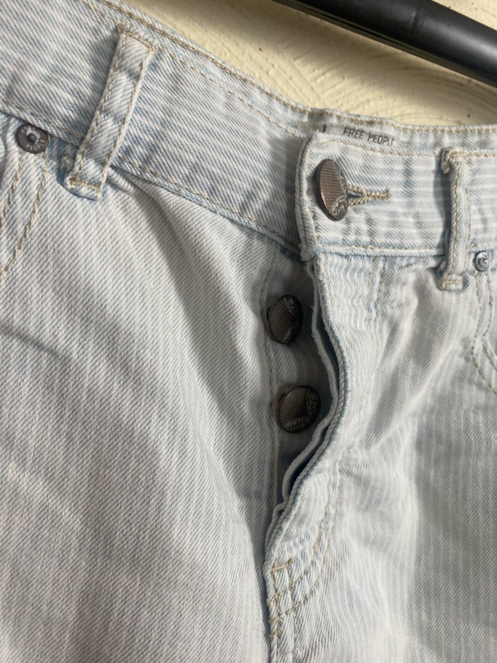 Free People Light Blue White Stripes Frayed Hem Denim Shorts - Casual Sz 25 - Picture 8 of 13